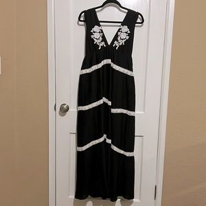 Long sleeveless dress
